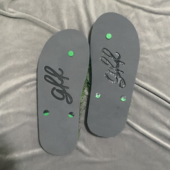 Grass Flip-Flops - Picture 2 of 2